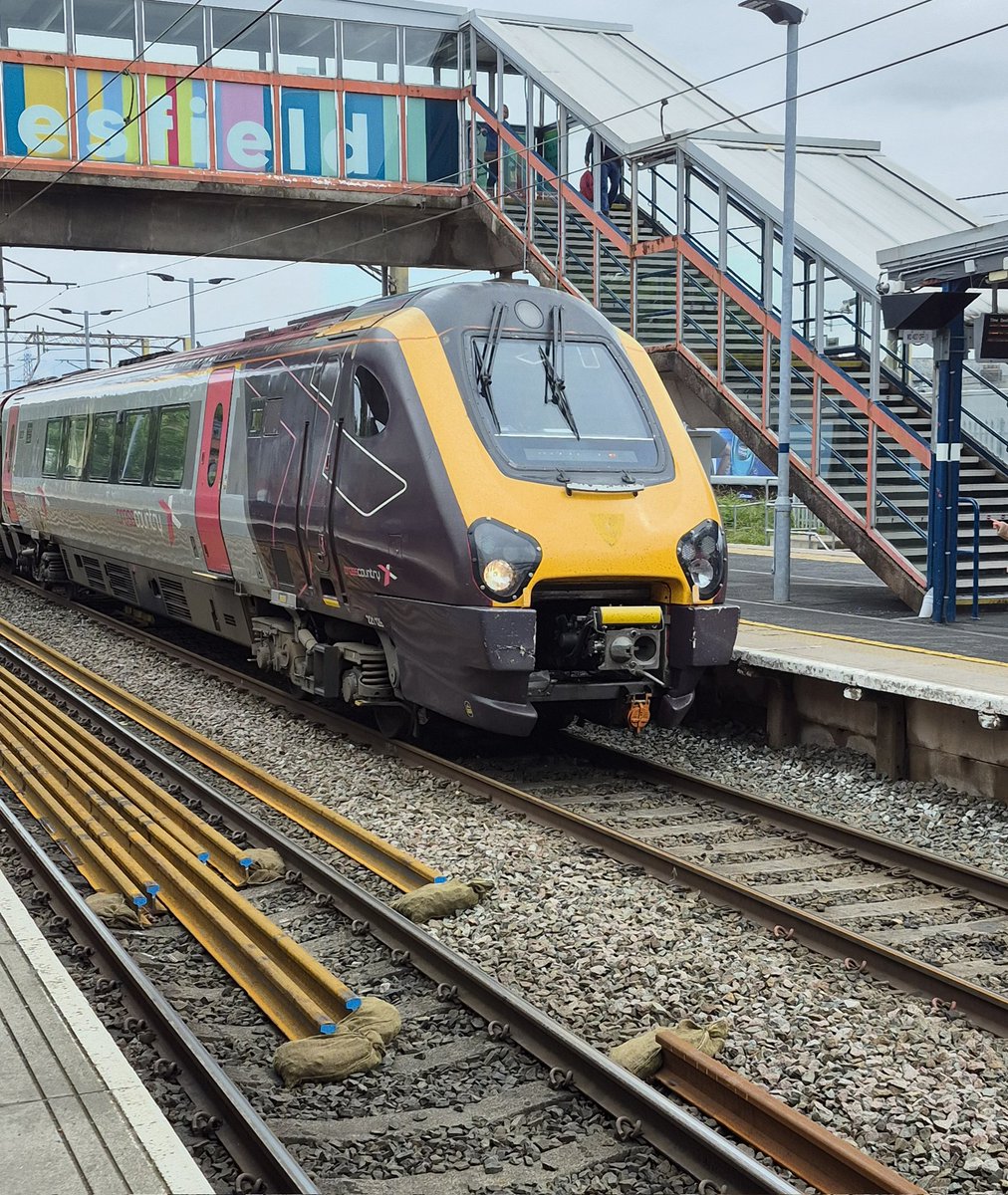 Westfield113594's tweet image. 221 128 arriving at Macclesfield station 28th May 2025, my pic
#class221 #crosscountrytrains #voyager #Macclesfield