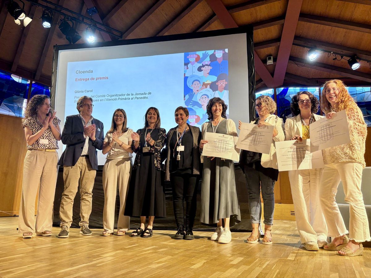 🏆 La nostra infermera, Sílvia Vivas, ha rebut el Premi a la millor comunicació, amb el projecte “Innovació en el treball col·laboratiu entre atenció primària i residències”. Enhorabona! 👏