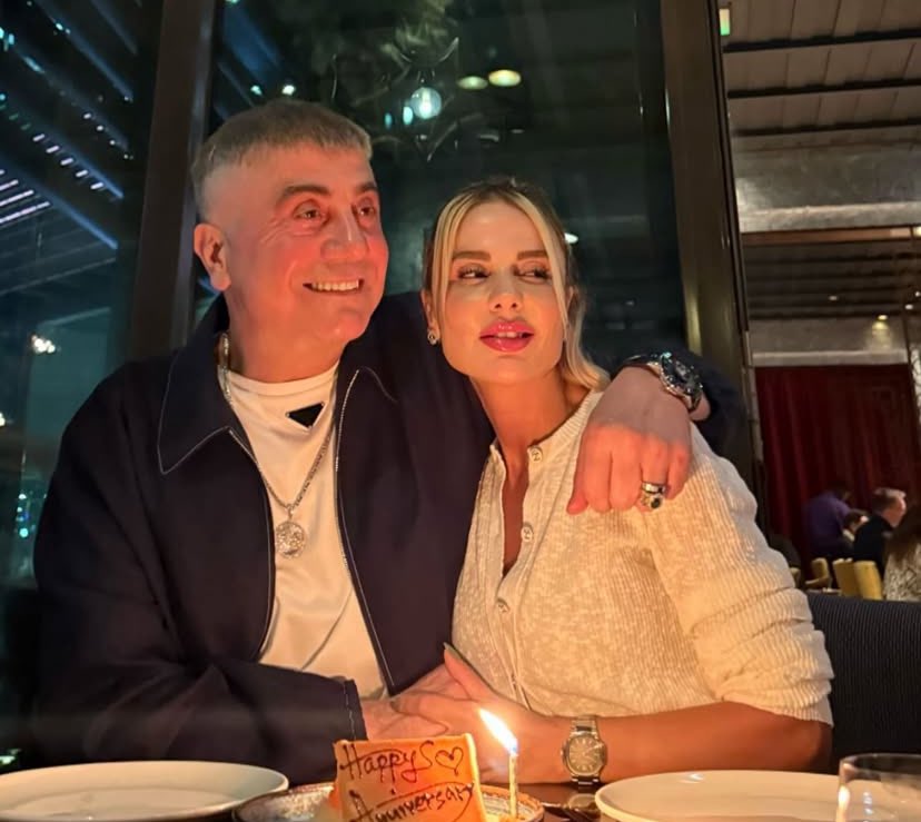 👑Kıymetli REİSİM @Sedat_Peker Güzeller Güzeli Özge PEKER Annemiz Evlilik Yıl Dönümünüz Kutlu Olsun. Rabbim Sizi Korusun ve Yüceltsin İnşallah🤲♥️

AİLE HERŞEYDİR.

#SedatPEKER #ÖzgePEKER 💐