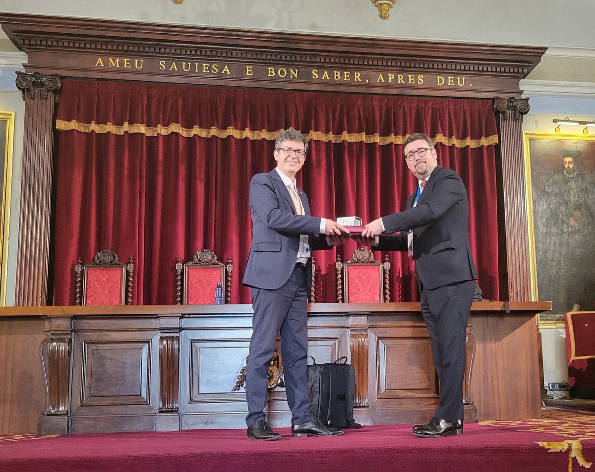 Hoy, en sus pantallas, "Traspaso de sello" .

Starring <a href="/jmmirandaboto/">José María Miranda Boto</a> como "Miranda" y <a href="/dpprado/">Daniel Pérez del Prado</a> como "Pérez".

Fotografía: un señor valenciano que quería una mochila.

Producción: La Comunidad del Churro, SA.