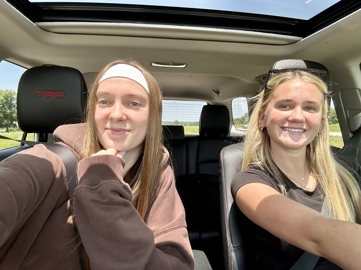 See you soon, Arkansas!

<a href="/lindsayryan40/">Lindsay</a> and I are heading down to Fayetteville to cover <a href="/KUBaseball/">Kansas Baseball</a> all weekend long. 

I will have live updates for you closer to game time at 7 p.m. #RockChalk