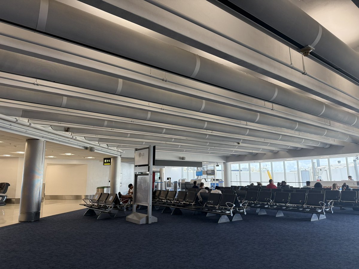 ROMINA || adventureneur (@redromina) on Twitter photo Concourse E has no AC. 🥵 We are slowly being toasted in this part of the airport. Send help <a href="/iflymia/">Miami Int'l Airport</a> Concourse E has no AC. 🥵 We are slowly being toasted in this part of the airport. Send help <a href="/iflymia/">Miami Int'l Airport</a>