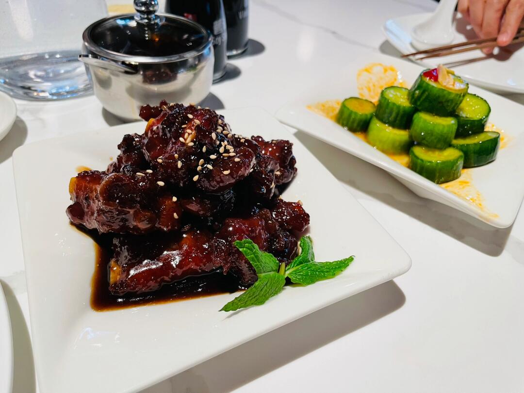 Din Tai Fung in Seattle, with its fusion of Chinese and Western decor and dishes that combine both Chinese and Western elements, is bound to be popular!