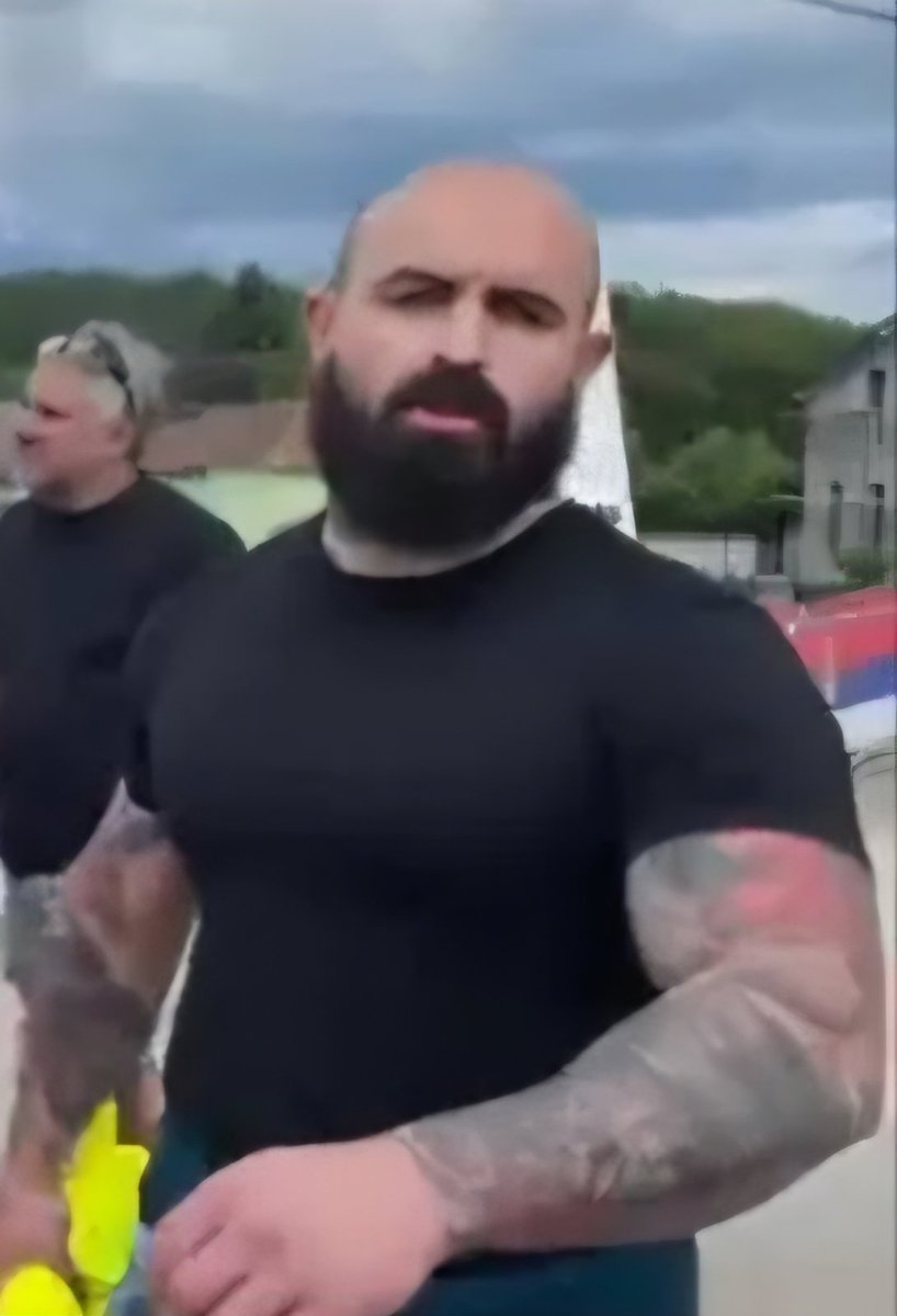 Dobro poznata lica Dejan i Elvis u Jelašnici prete i ucenjuju građane da glasaju za sns.
U međuvremenu šikaniraju novinare!