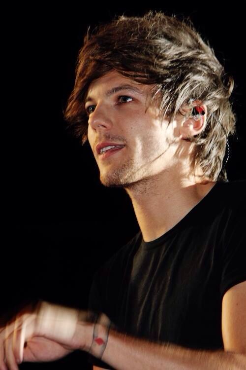 hourlyLT28's tweet image. Louis Tomlinson 🕐