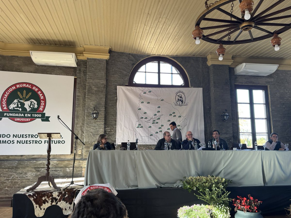 Arturo Wilson (@arturo13wilson) on Twitter photo Con la <a href="/RuralSoriano/">Asociación Rural de Soriano</a> estamos presentes en el 108 congreso de la <a href="/federacionrural/">Federación Rural</a> en la Rural de San José!
Con el campo, para el Uruguay. Con la <a href="/RuralSoriano/">Asociación Rural de Soriano</a> estamos presentes en el 108 congreso de la <a href="/federacionrural/">Federación Rural</a> en la Rural de San José!
Con el campo, para el Uruguay.