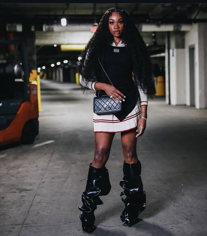 aneesahmorrow24's tweet image. Taking a little time to recharge and prioritize my fitness. Thanks for your patience and understanding! I'm working hard to come back stronger 💪🏽🔥. Love you all!
#ConnecticutSun