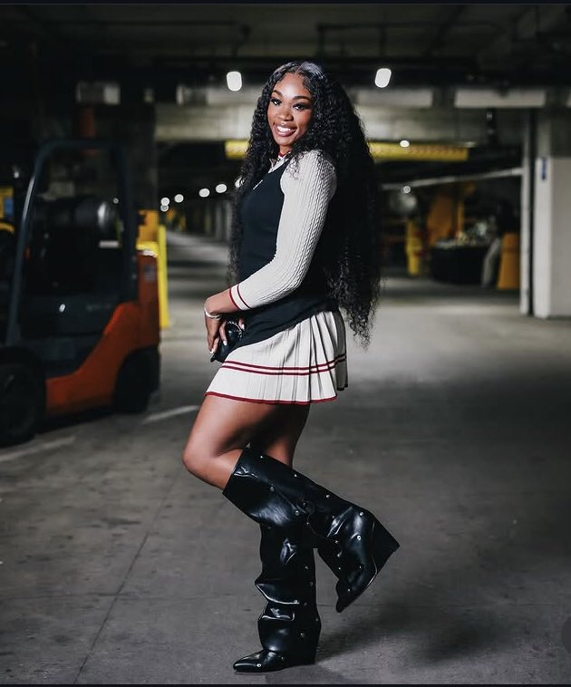 aneesahmorrow24's tweet image. Taking a little time to recharge and prioritize my fitness. Thanks for your patience and understanding! I'm working hard to come back stronger 💪🏽🔥. Love you all!
#ConnecticutSun