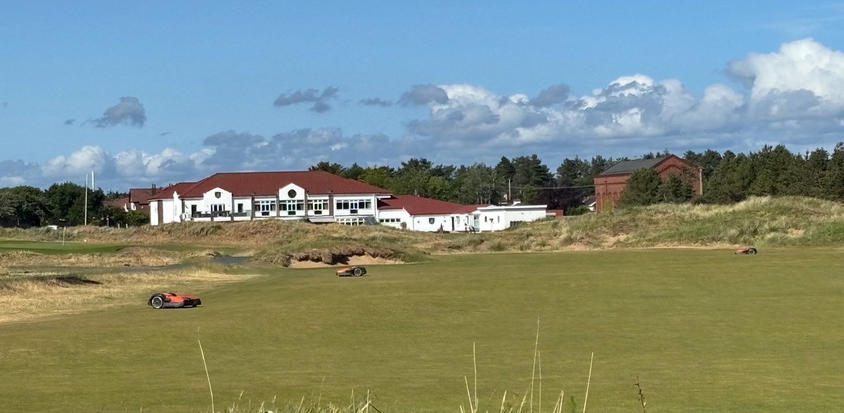 Hillside_Greens's tweet photo. Friday. Maintenance day for the weekend/night shift @Hillside_GC it looks a lot different these days to how we used to do it ⛳️ https://t.co/cfxJIQdDQr