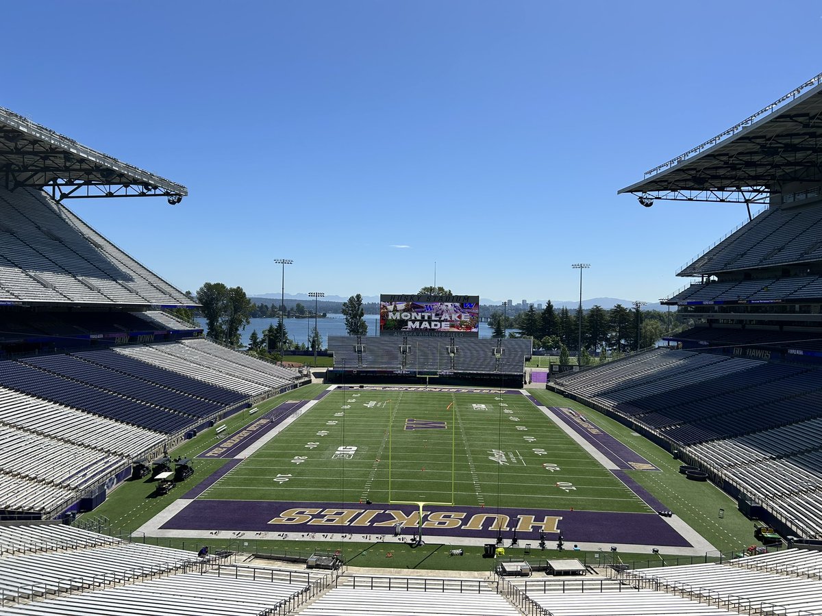 Coach Chris Petrilli (@coachpetrilli) on Twitter photo This view NEVER gets old or taken for granted. Greatest setting in college football!!!
OV Season! Excited to see the current commits of <a href="/UW_Football/">Washington Football</a> and also who’s jumping in! This view NEVER gets old or taken for granted. Greatest setting in college football!!!
OV Season! Excited to see the current commits of <a href="/UW_Football/">Washington Football</a> and also who’s jumping in!