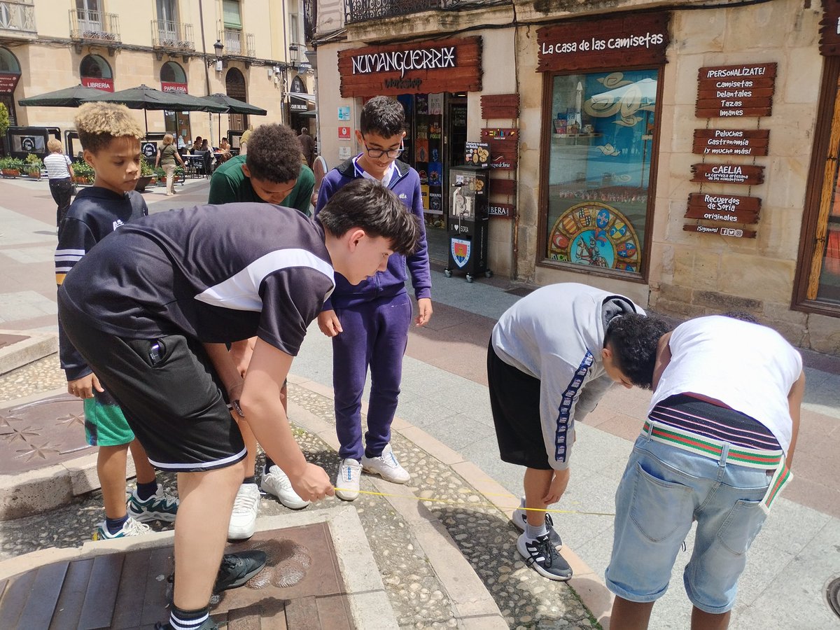 iesmachado's tweet photo. Mañana espectacular de gimkana matemática por la ciudad de @Ayto_Soria Superando retos en enclaves sorianos utilizando aplicaciones matemáticas.
Matemáticas divertidas. #Mxns https://t.co/7jP7DPBKXL