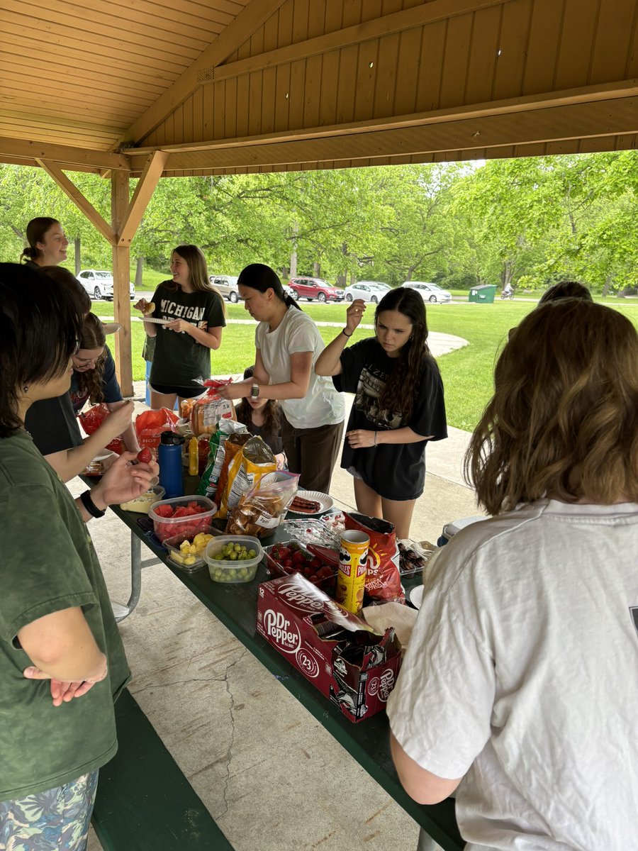 raak_peter's tweet photo. Great way to finish off the year of AP Bio. A little gel electrophoresis followed by stream monitoring and BBQ.  Nice traditions to keep going and celebrate the year.  
#Science
#BioIsLife https://t.co/8iqzIX2jk7