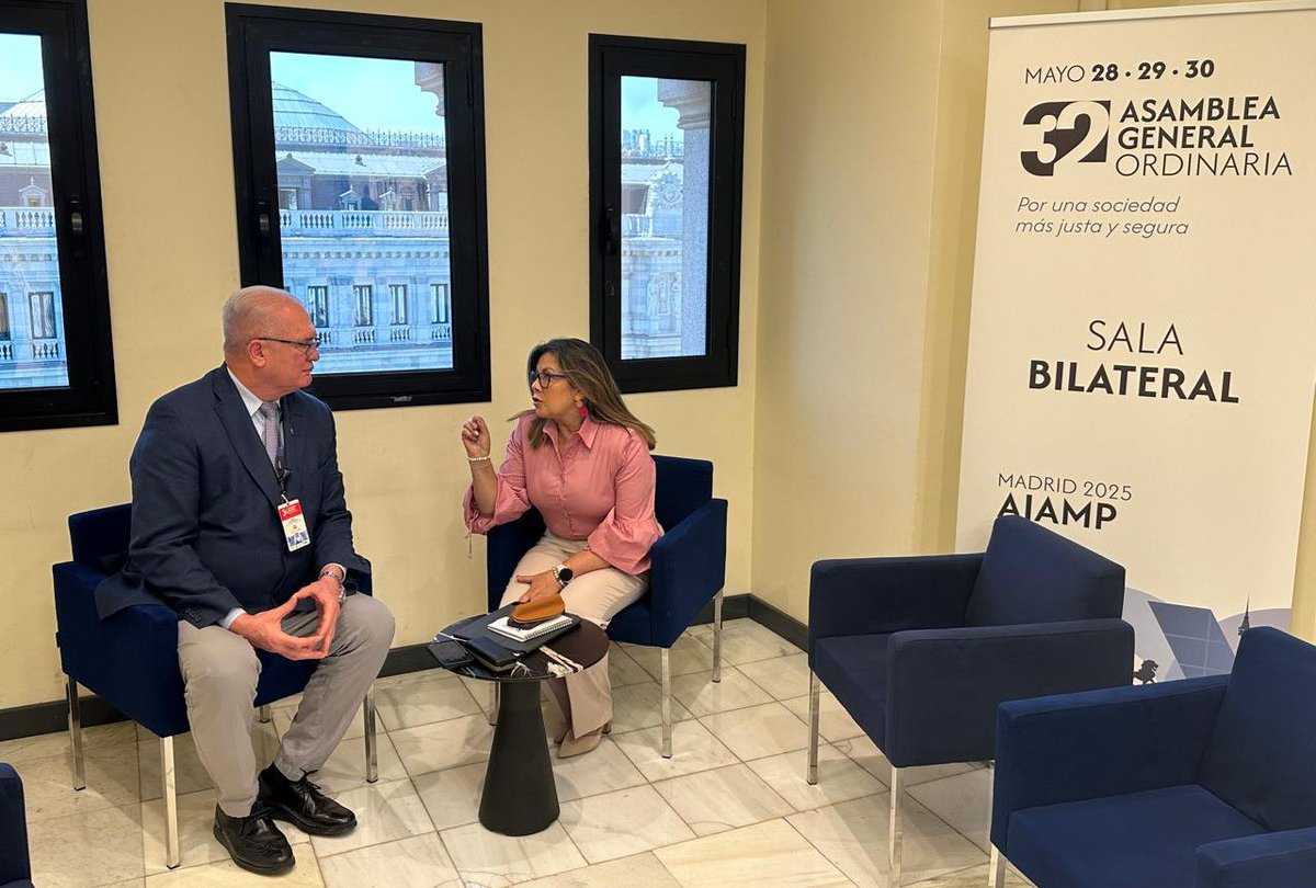 En el marco de la Asamblea General de la Asociación Iberoamericana de Ministerios Públicos (AIAMP), un encuentro bilateral con la fiscal general de la Nación de Colombia, Dra. Luz Adriana Camargo Garzón.