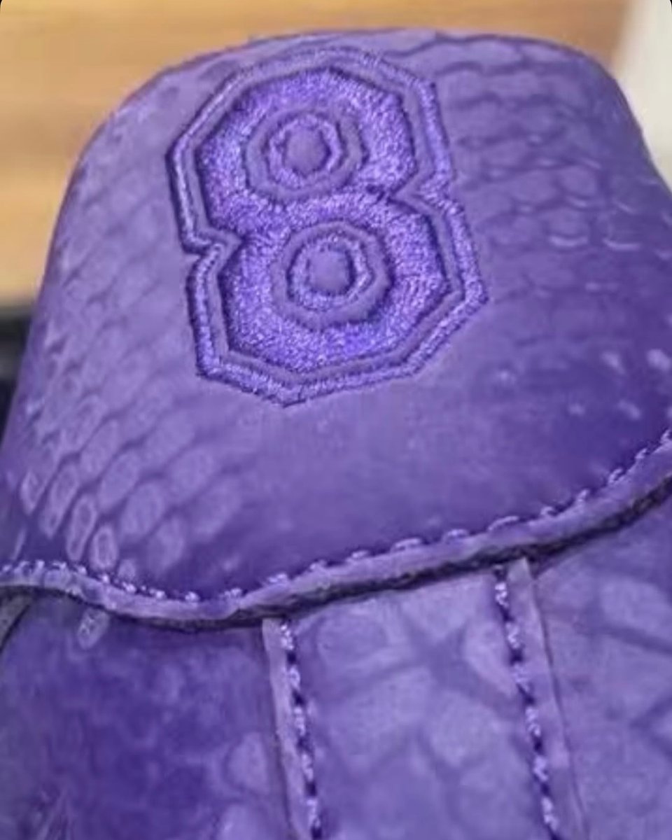 A first look at what is said to be a new Kobe Bryant x Nike Air Force 1 🐍

(via yaren211llc/IG)