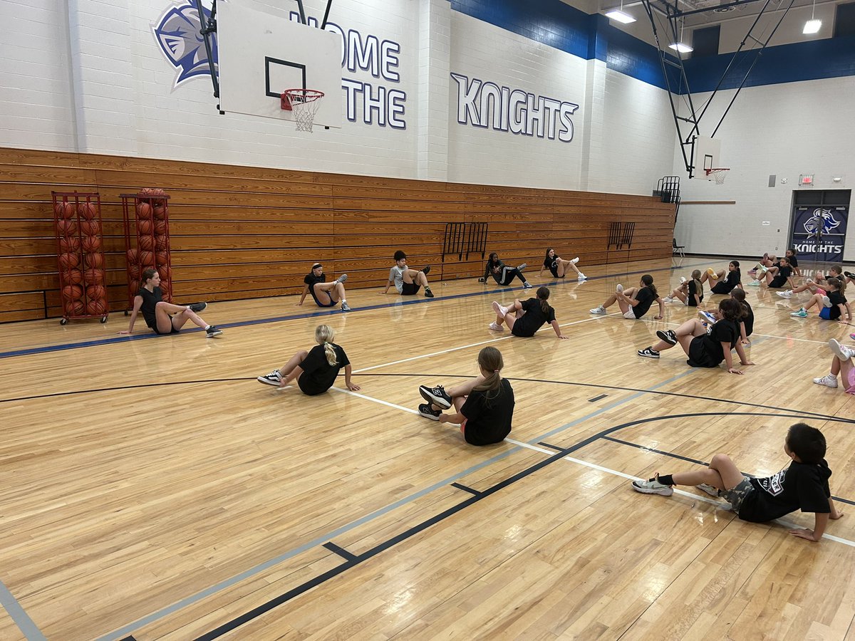 acmladytigerbb's tweet image. Day #4 of camp done! Great group of young ladies! So fun and eager to learn! My Lady Tigers did a fantastic job spending time with them! Keep Practicing & Hope to see you at some of our games! @ConsolHS @CSISDAthletics @AMCHSTigerClub #GotBetter 🏀🏀