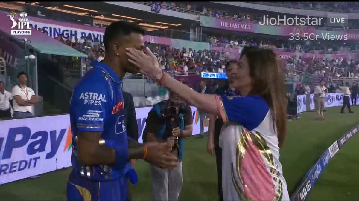 CricketWips's tweet photo. A pic you never saw in last 17 years. 

Shows the love, care and blessings of the lady who nurtured this team so well, over the years. 

Stay Blessed @hardikpandya7 https://t.co/LGjVj4J8Cc