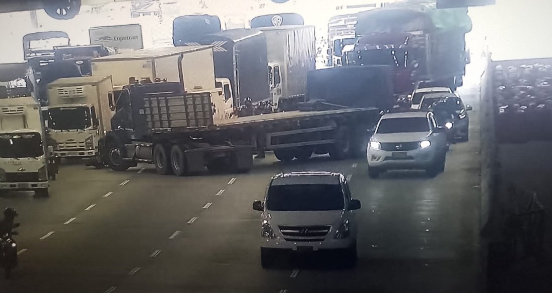 ⚠️ Se presenta movilidad reducida en la Av. Regional, por incidente de tránsito en el interior del Soterrado. Recomendamos transitar con precaución.