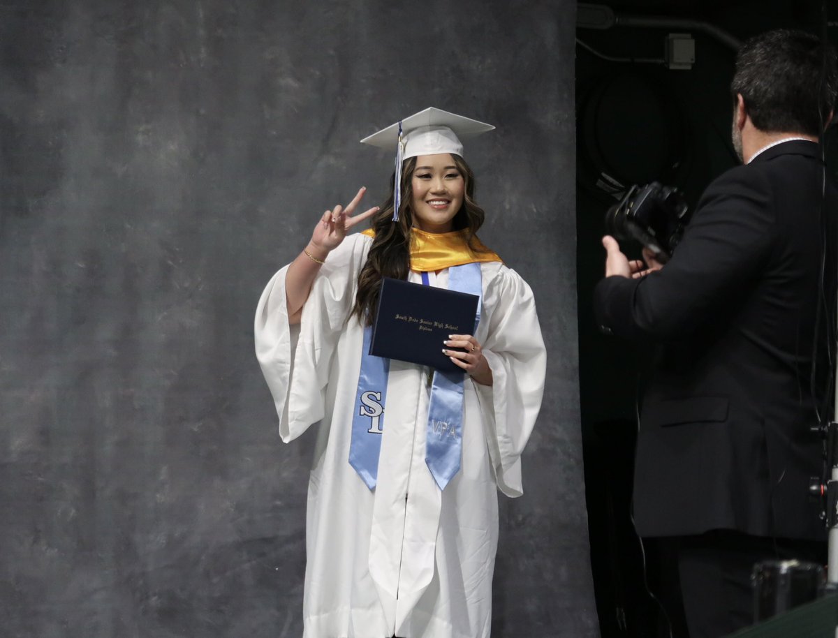 MaryBlancoMDCPS's tweet image. Congratulations to the South Dade Senior High School Class of 2025 💙🖤 @SouthDadeHS @MDCPS