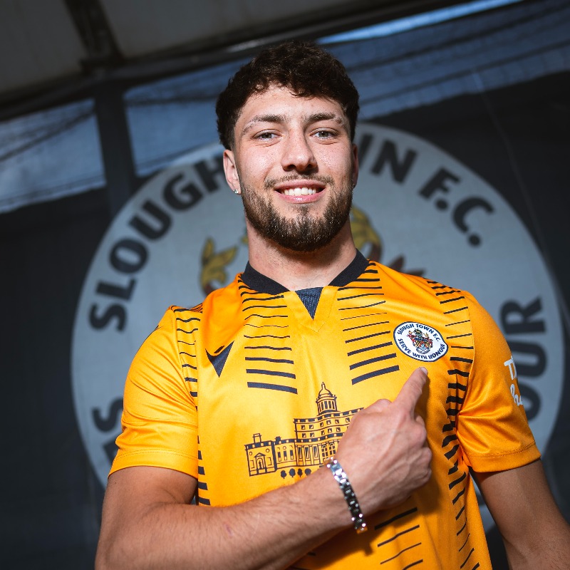 sloughtownfc's tweet photo. We are excited to announce the signing of 22-year-old striker Wiktor Makowski! ✍️

A former A23 player, Wiktor makes his return to Arbour Park having scored 41 goals for Flackwell Heath last season.

#OneSlough