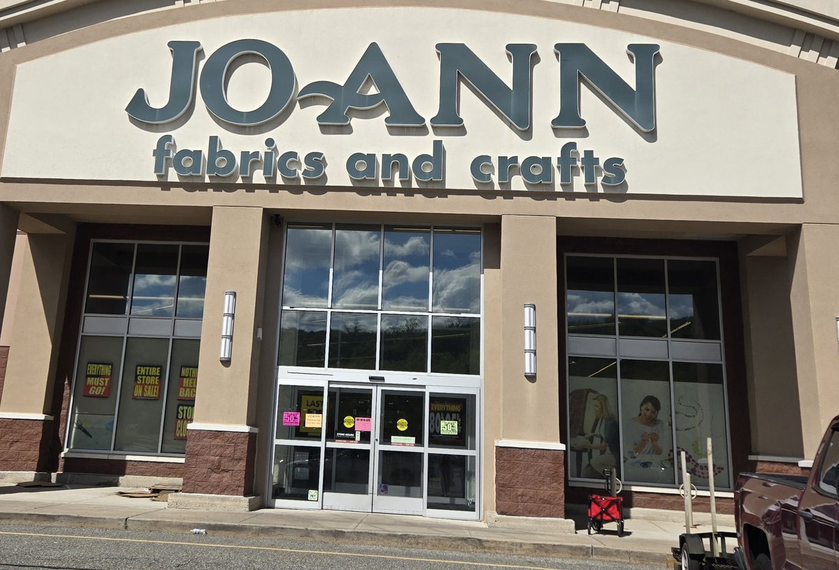 thecabbagecart's tweet image. GOOD BYE JOANN FABRICS AND CRAFTS I WILL MISS YOU
also bc you were a 10 min drive away :&apos;)
