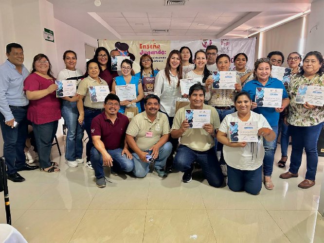 ✨Más de 30 agentes educativos de Educación Inicial se capacitaron en el taller "Formación de Formadores de Play Box de LEGO", impulsado por <a href="/Pacto1aInfancia/">Pacto por la Primera Infancia</a>, en colaboración con <a href="/SEDUCampeche/">SEDUC CAM</a>, Educación para Compartir y Fundación LEGO.

📰Fortalecen la práctica educativa de