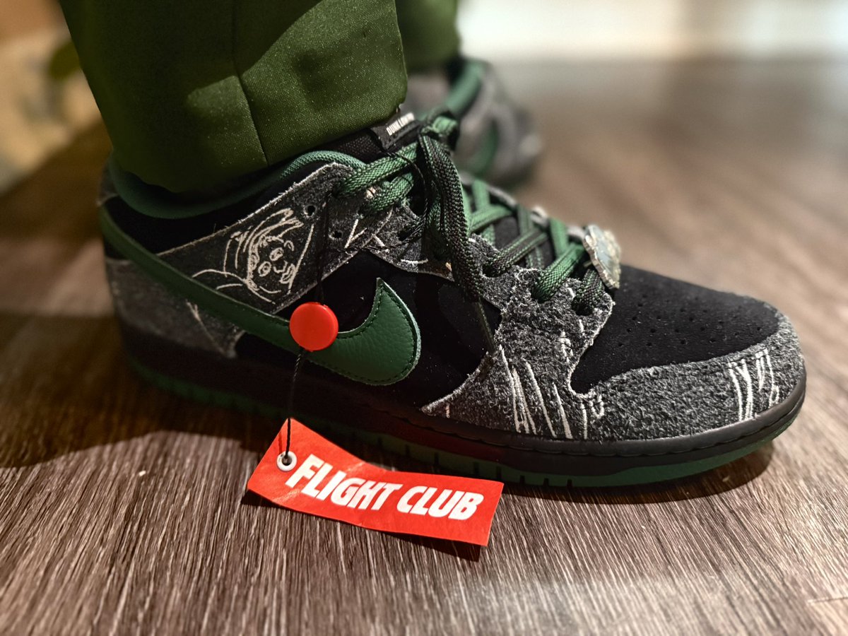 Dan_SonOfMan's tweet image. It’s you versus 100 men, kill them all. 🦍😤🔥🔥🔥 #8thgradeprom