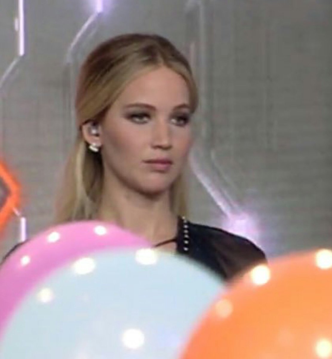 todoxjlaw's tweet image. Jennifer lawrence can you film another movie this year please