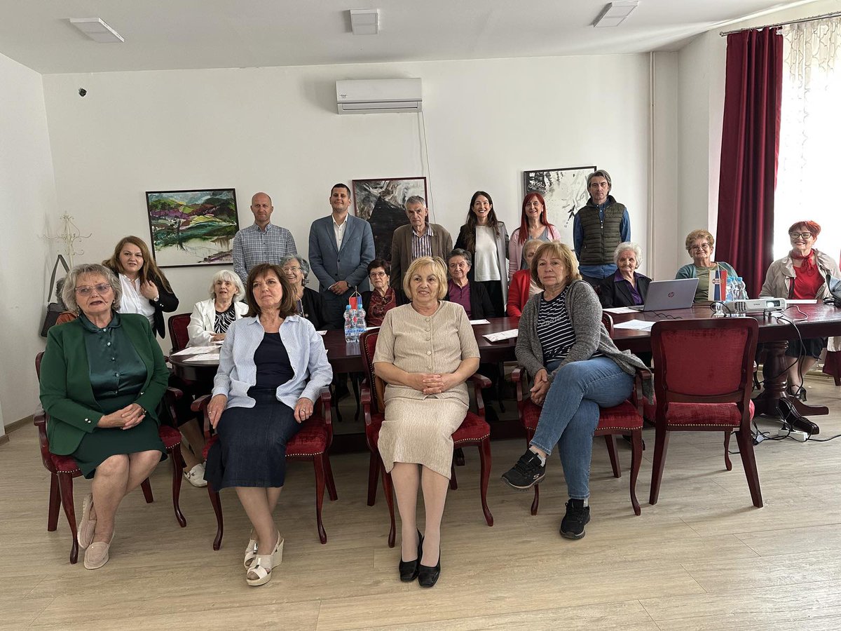 UNFPA Serbia (@unfpaserbia) on Twitter photo Presenting certificates to participants of the reducing the digital gap training by <a href="/PRO_Programme/">Program PRO</a>! With the MoU signed between #VelikaPlana, the Center for Social Work & <a href="/CKSrbije/">Crveni krst Srbije</a>, we’re taking important steps to strengthen #DigitalLiteracy and #HealthyAging. Presenting certificates to participants of the reducing the digital gap training by <a href="/PRO_Programme/">Program PRO</a>! With the MoU signed between #VelikaPlana, the Center for Social Work & <a href="/CKSrbije/">Crveni krst Srbije</a>, we’re taking important steps to strengthen #DigitalLiteracy and #HealthyAging.
