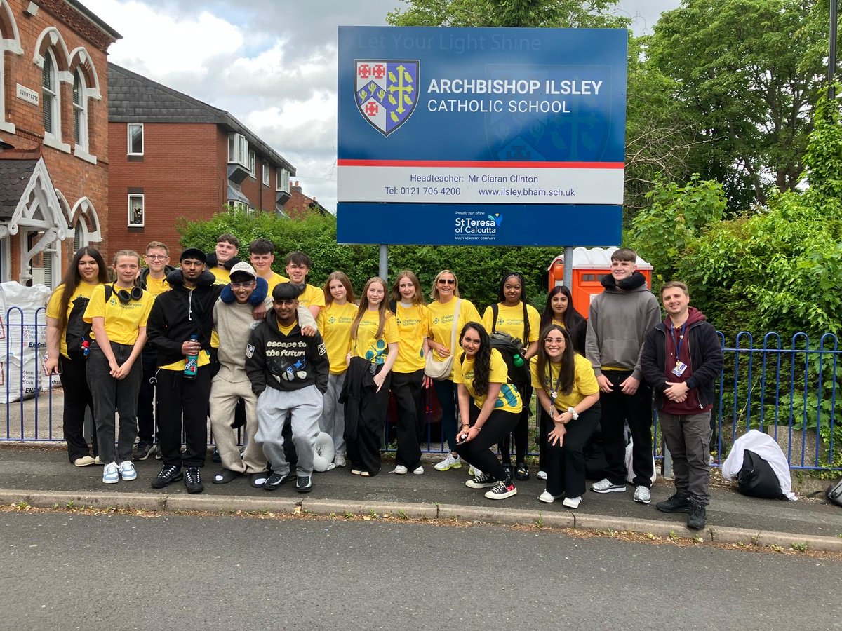And we are off! The Peru team are now on their way to Heathrow to begin their two week adventure 🇵🇪✈️😊