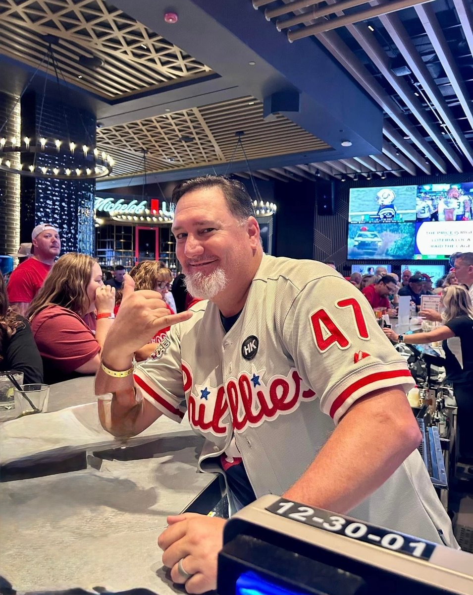 TheDDFoundation's tweet photo. Happy Birthday to 2008 @Phillies World Series Champ @ScottEyre47 ! 🎉 Wishing you a fantastic day filled with fun! Thanks so much for your support of our mission⚾️🎂

 #HappyBirthday #DarrenDaultonFoundation #RightOnFightOn #GrayMay https://t.co/fJ7qQACLZm