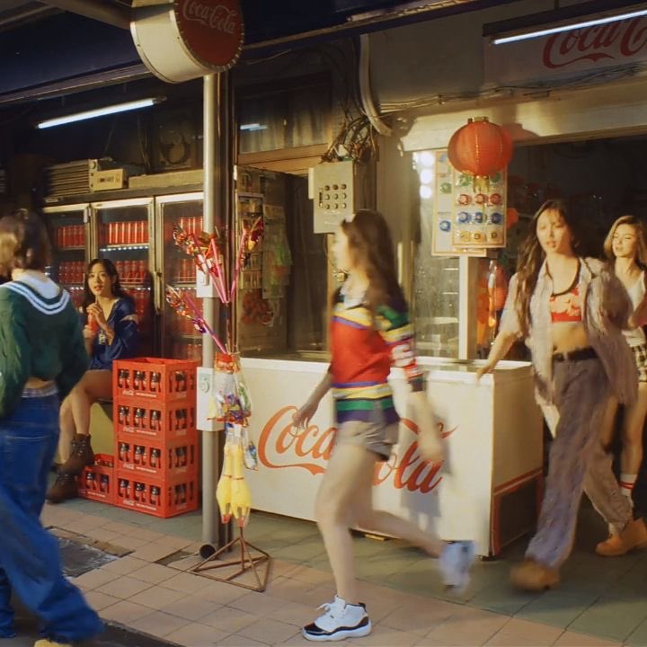 lgim8561's tweet photo. 아니 지금 여름이 오는데 뉴진스가 없는게 말이돼 ????진짜 세상 어떻게 돌아가는거야 😅😅 https://t.co/B7doq42ybA