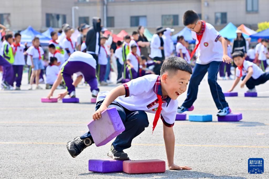 PDChinese's tweet photo. 【歡樂迎「六一」】「六一」國際兒童節將近，孩子們在豐富多彩的活動中迎接屬於自己的節日。 https://t.co/z06efiZW88