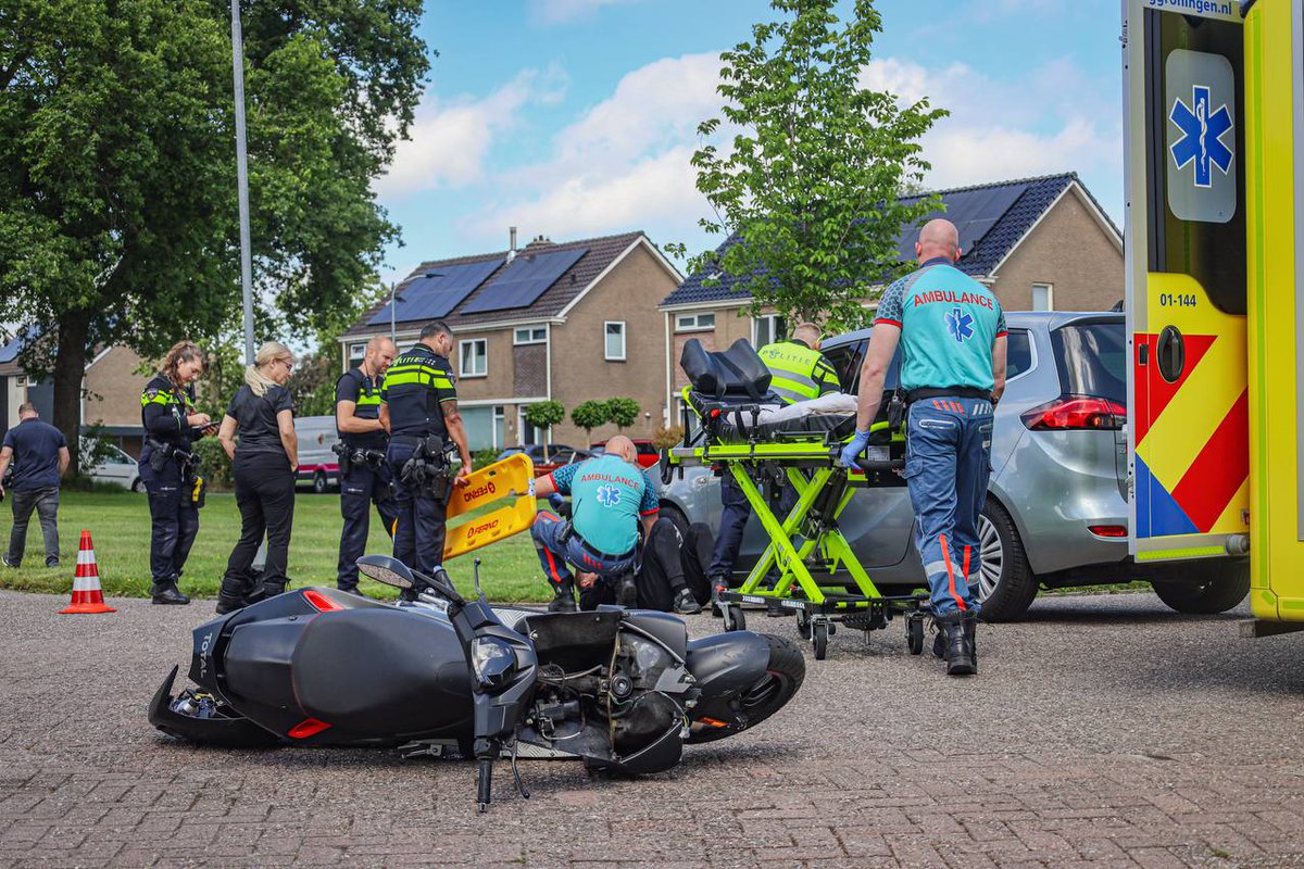 Gewonde bij botsing op kruising Groevelaan in Leek