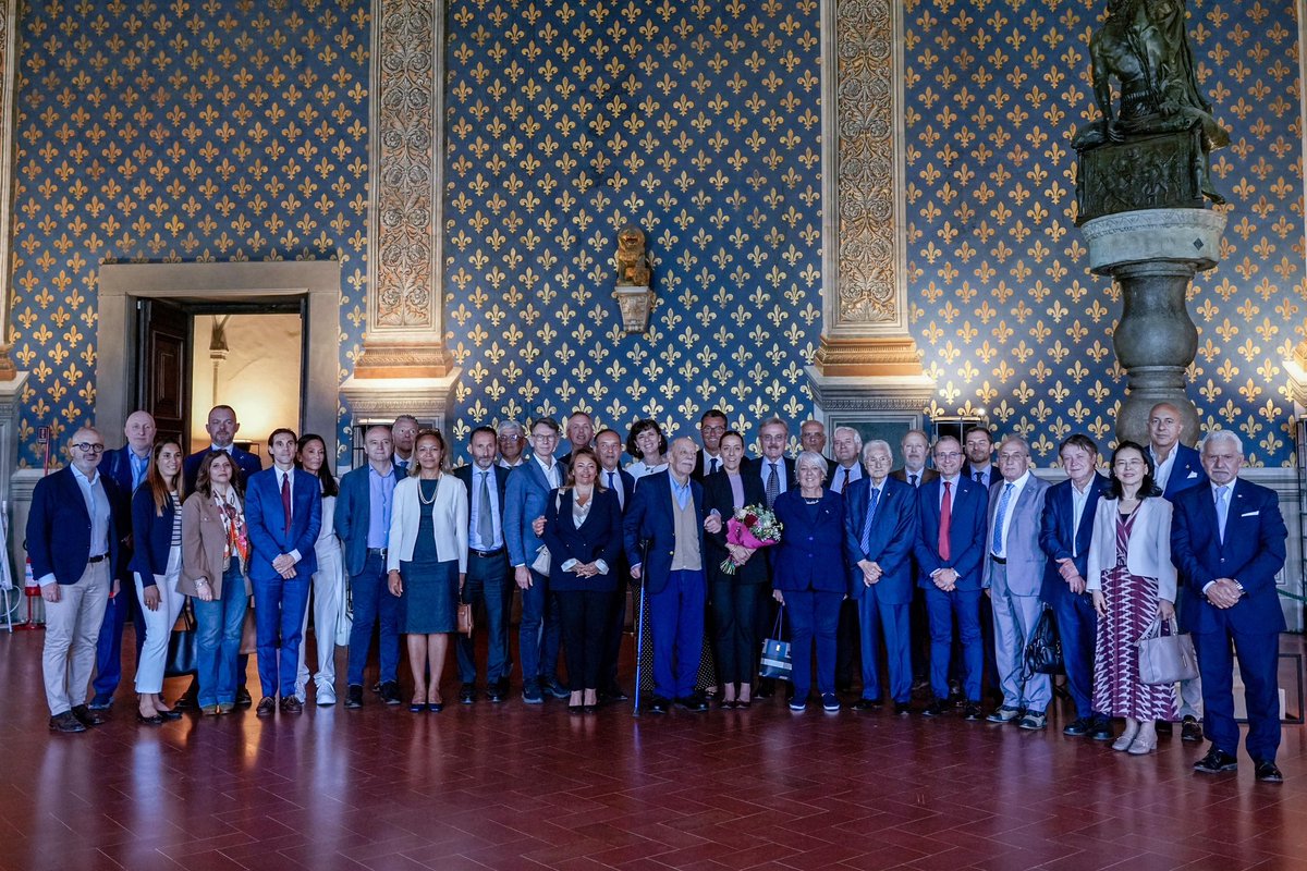 Firenze città aperta al mondo.

Ieri a Palazzo Vecchio ho incontrato i rappresentanti del Corpo Consolare Fiorentino: un momento importante per rinsaldare il legame tra la nostra città e le tante comunità internazionali che qui vivono, lavorano, studiano e partecipano alla vita