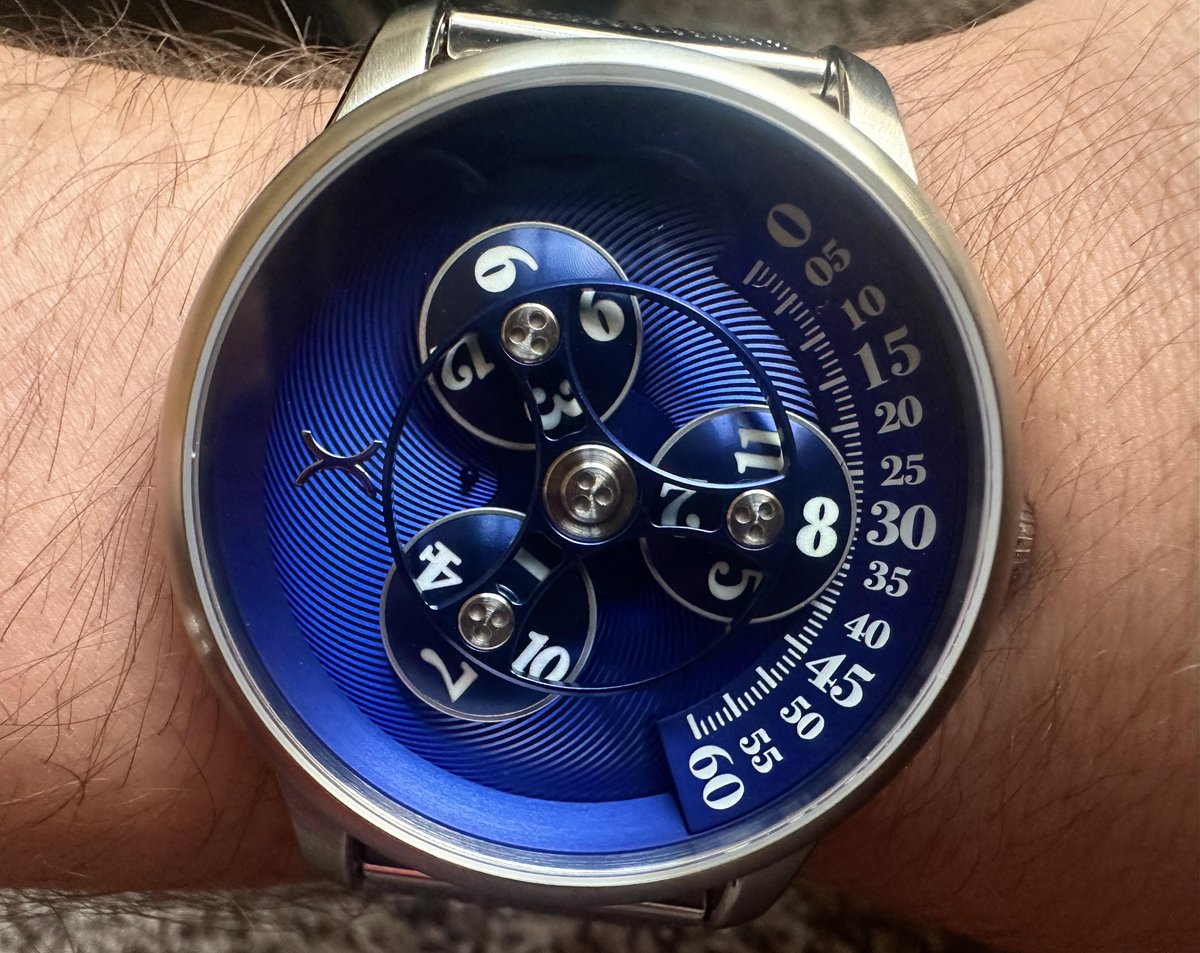 saatvesanat's tweet photo. XERIC WATCHES
“Bir zamanlar gençler astronot olmak istiyordu… Şimdi ise influencer. NASA da ‘gençler yüzünü tekrar uzaya dönsün ’ diye logosunu serbest bıraktı. Xeric de aldı bunu, saate çevirdi. Bu şarkı , bilim kurgu sevdalısı dostlara gelsin. 🚀⏳ #SaatVeSanat #Xeric” https://t.co/txAu1VqGsg