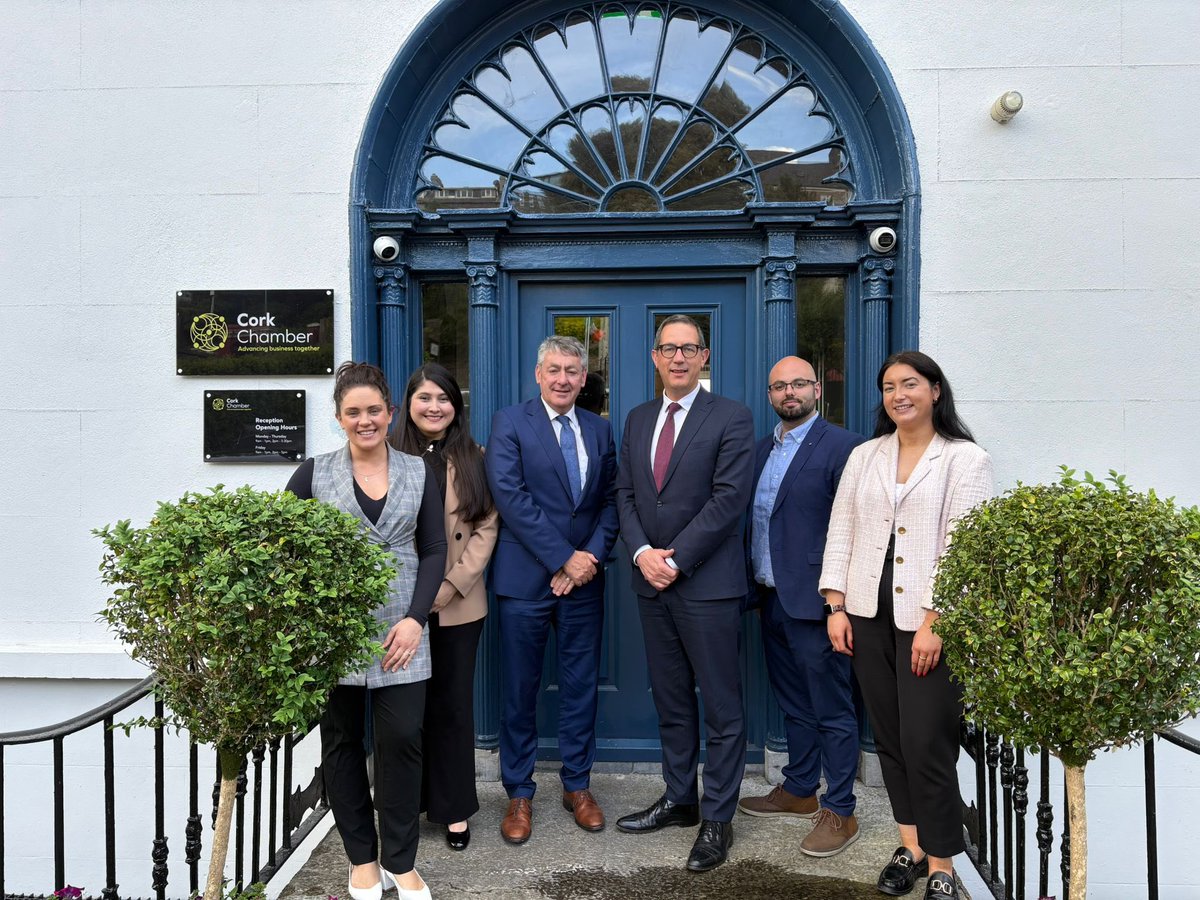 Constructive and wide-ranging meeting with Billy Kelleher MEP in Cork Chamber this afternoon. 

We had a productive discussion around key priorities for members, from infrastructure and housing to urban evolution, as well as key priorities at European level.