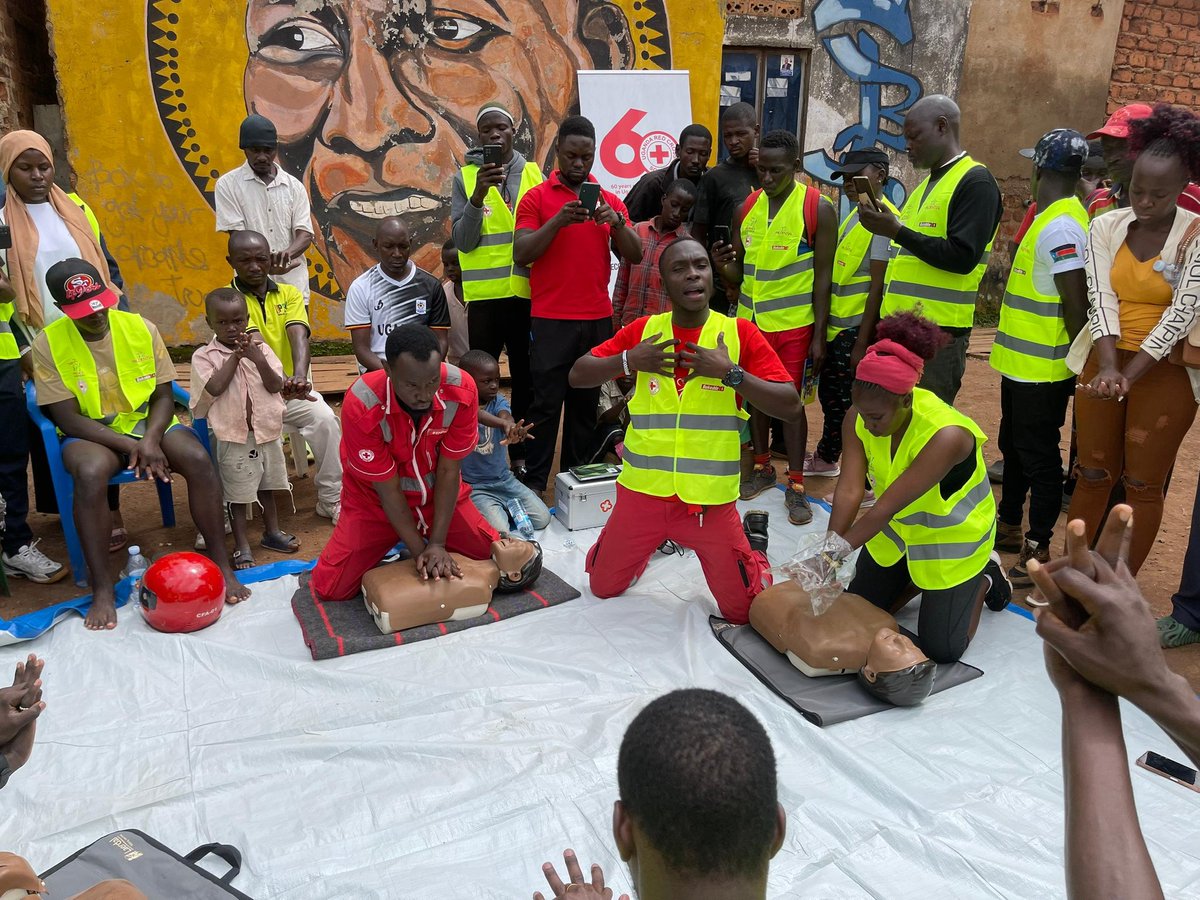 Ug_RedCrossCFA's tweet photo. 🚦 #SafeSteps Campaign in Action! 
Today, we empowered boda boda cyclists with life-saving road safety tips and first aid skills to reduce accidents and respond better when emergencies strike.
These riders are now  equipped to protect lives on the road.Powered by @PrudentialUG https://t.co/99ne3jEXeV