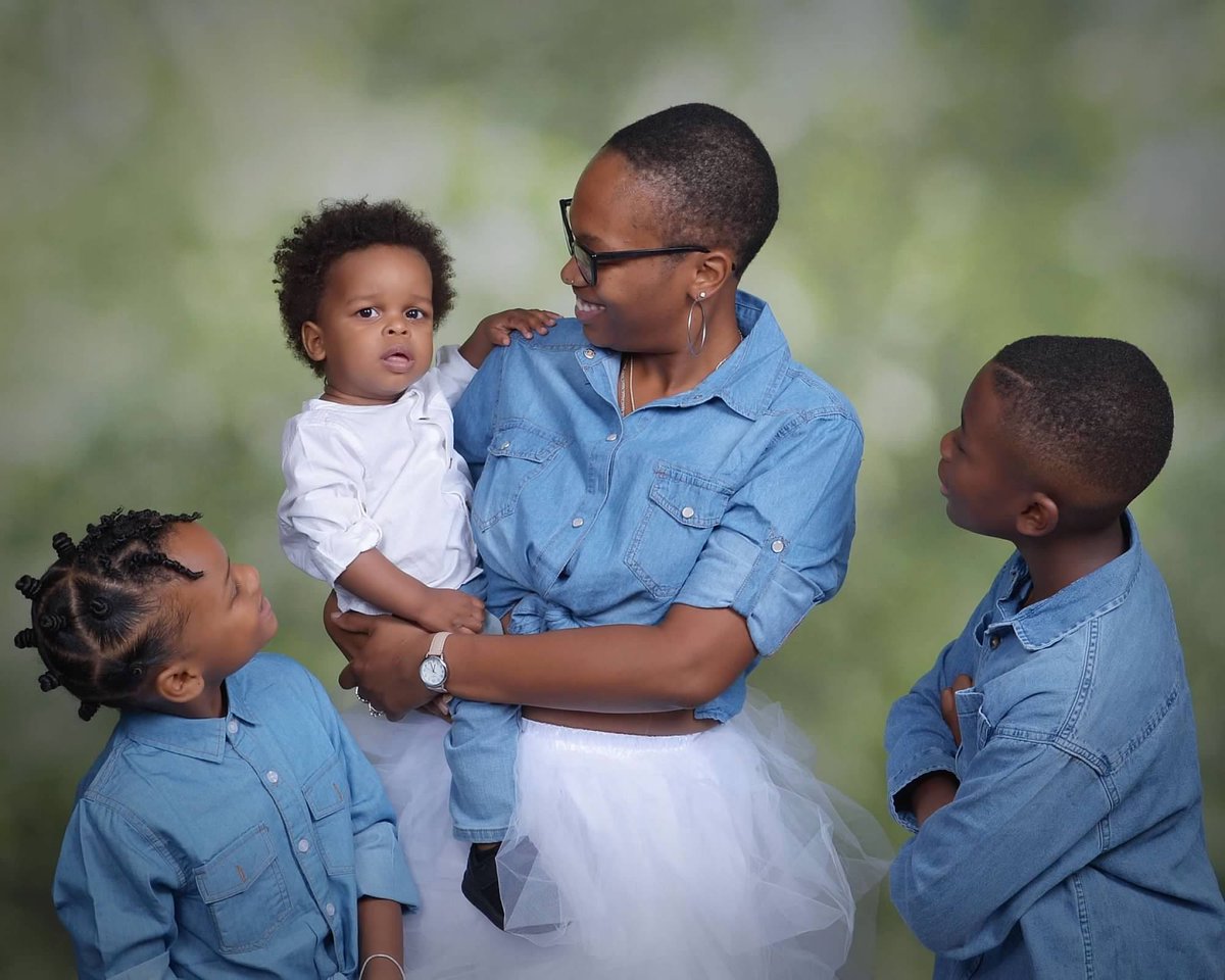 GosuYuno's tweet photo. @PinkiePromises4 @General_Oluchi @Amber_doll81 Ya posting pics of your kids is dumb. You would never do that right? Its almost like everyone posts photos of their kids 🤔 https://t.co/9nkoheHsPR