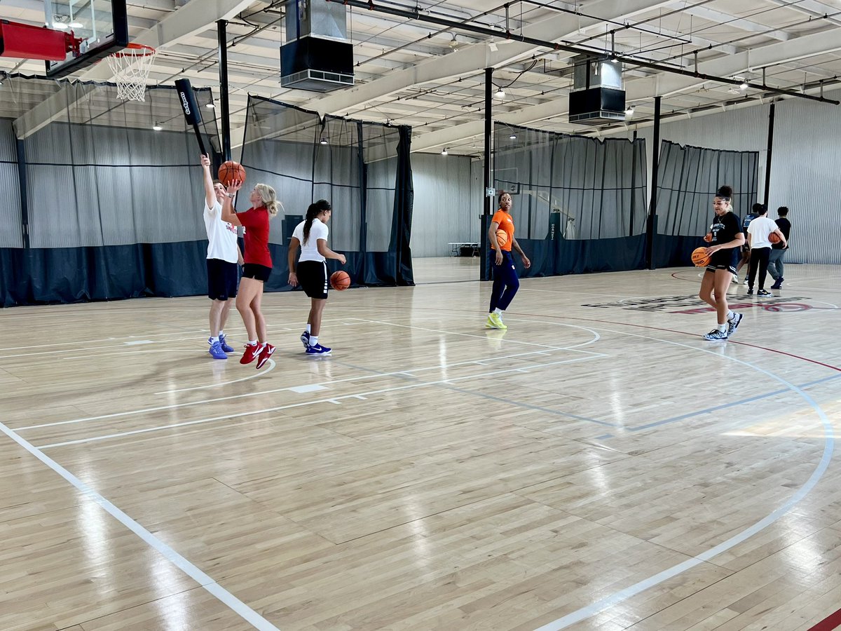 gvbacademy's tweet image. Excited to kick off our Summer 3x3 League at 10am! But you know we had to start the morning right with a college/pro workout. The grind doesn’t stop. In here ALL day. Let’s get it! 💪🏀 #GVBA #JustWork
