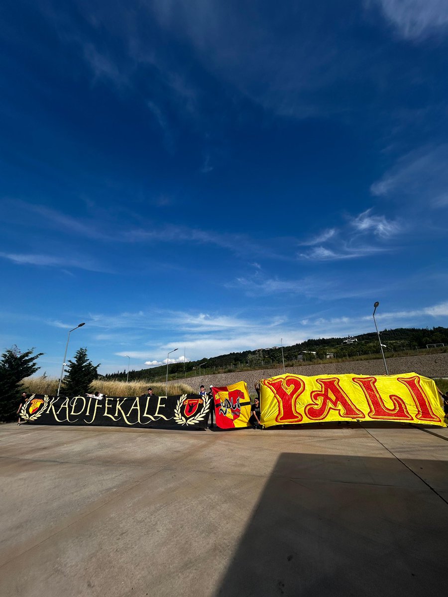 Senin peşinde yollar bize memleket.