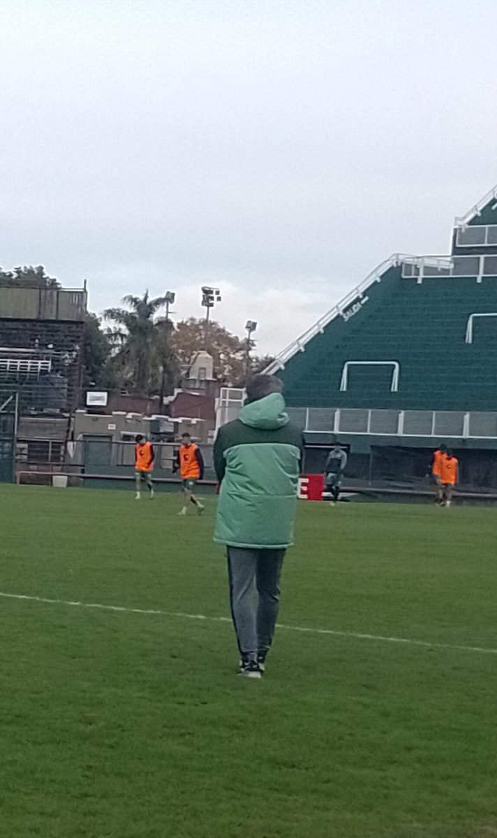 Grelak prueba el 11. Solo diferenciado S. Garcia recuperándose de la lesión. Entrena #Ferro en Caballito.