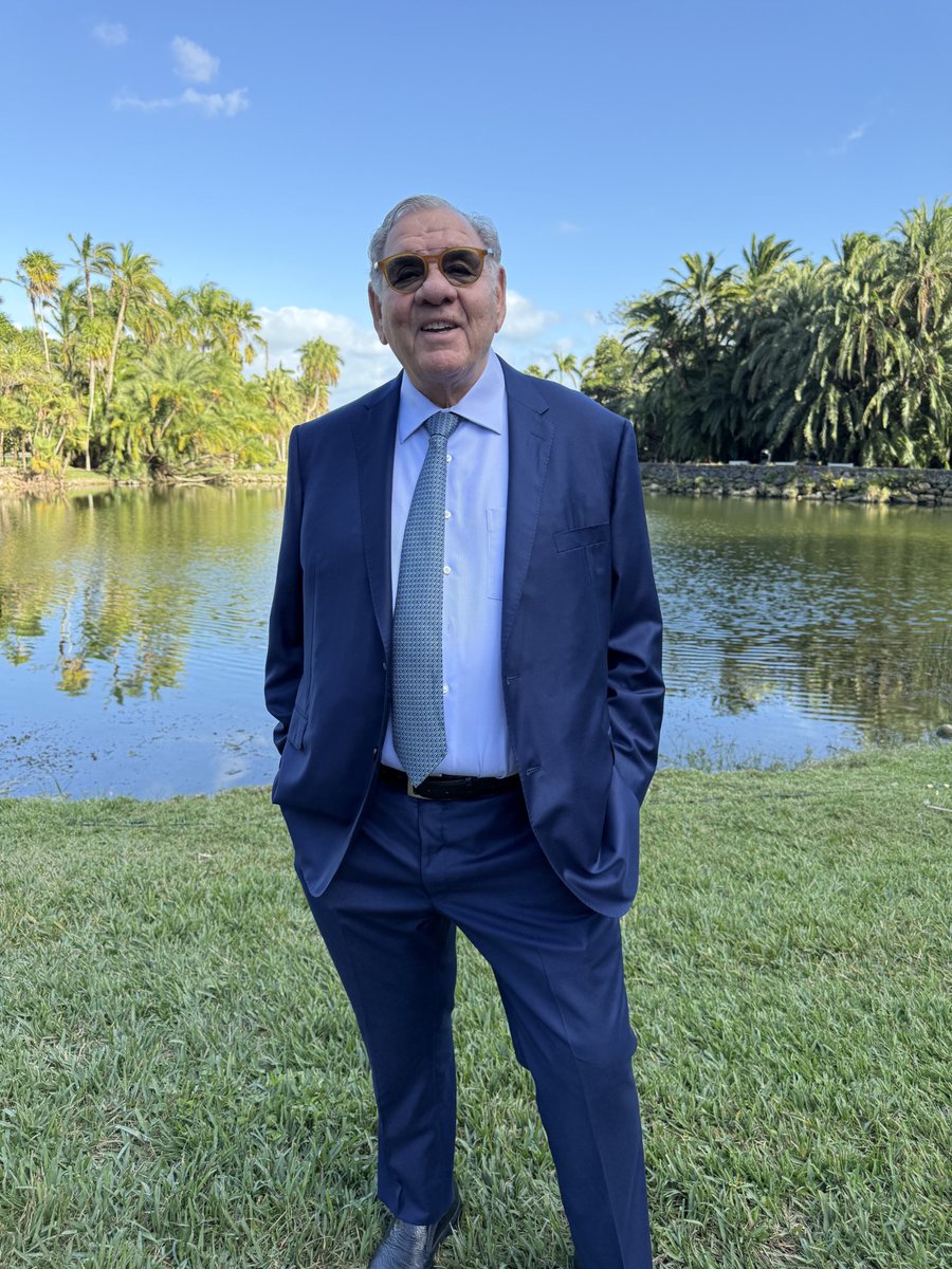 leesfield's tweet image. Happy Friday from Leesfield & Partners’ Founder and Managing Partner, Ira Leesfield. We’d love to hear how you’re spending your weekend. Leave us a comment down below with your plans and enjoy!
☀️⛱️🌊