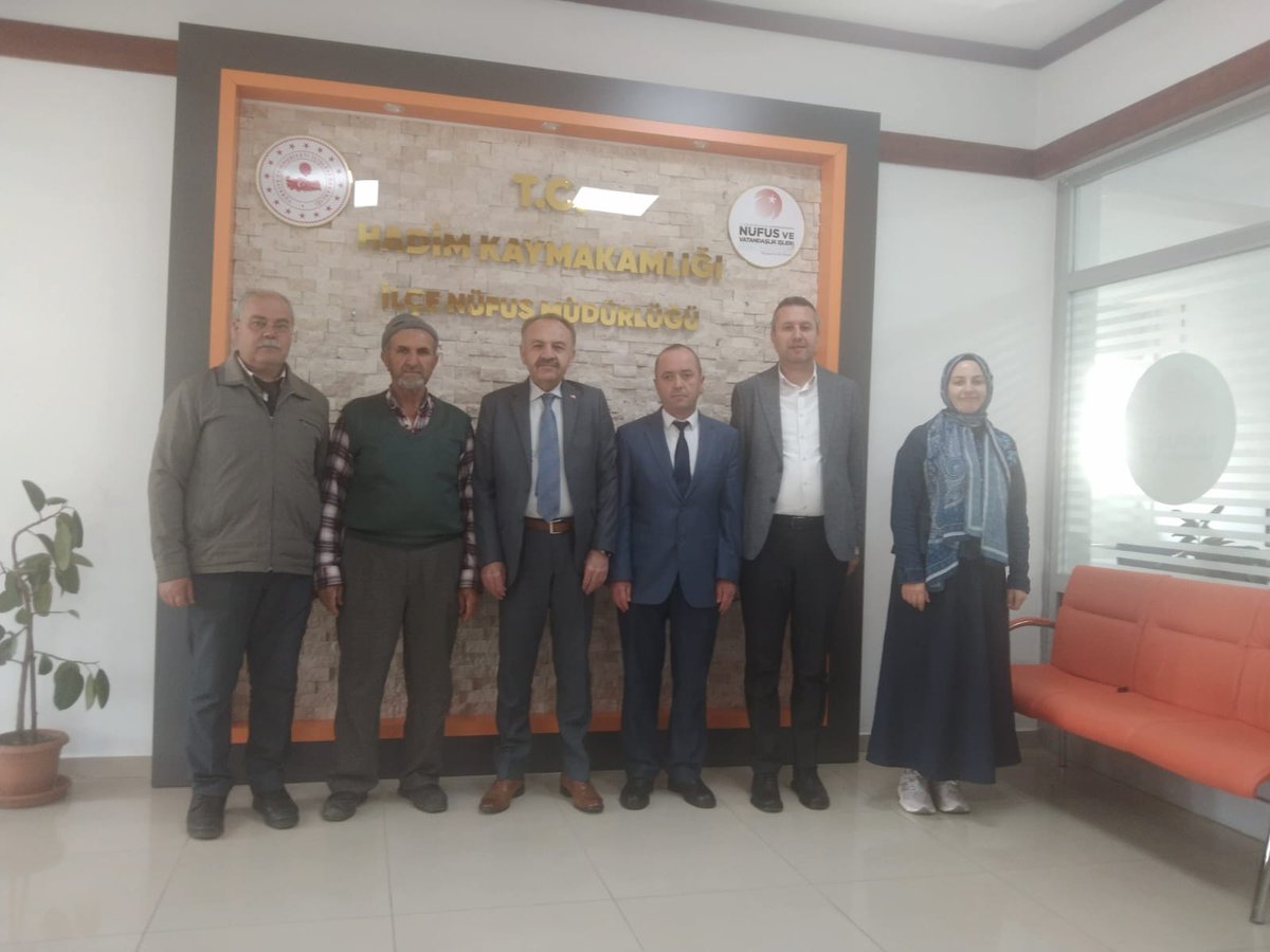 konyailnufus's tweet photo. İl Müdürümüz Sayın Orhan Arslan, rutin ilçe ziyaretleri kapsamında Akşehir, Tuzlukçu, Hadim  ve Taşkent ilçe nüfus müdürlüklerini ziyaret ederek, personel ile bir araya geldi.

#HayatınızınHerAnında 
#İyikiNüfusçuyuz

@AliYerlikaya
@ITasyapan
@TCKonyaValiligi
@OrhanArslan1963 https://t.co/Ffs6Kq0FIb