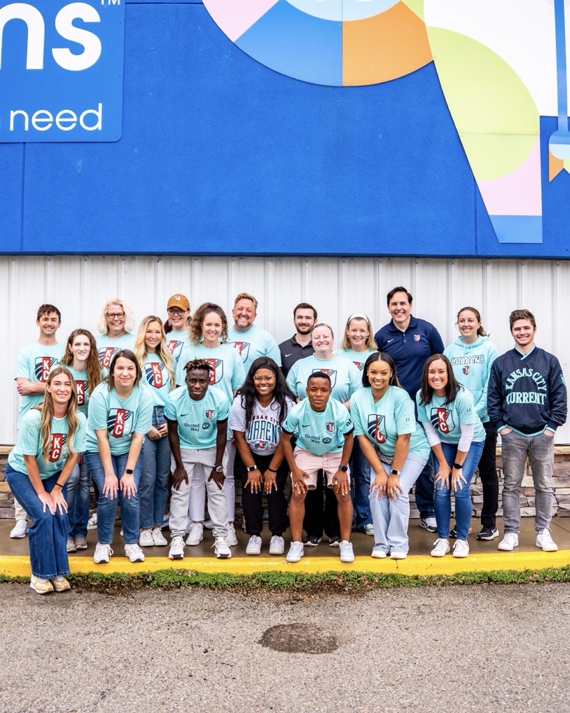 thekccurrent's tweet photo. Together with volunteers from @Helzberg, our front office and our players Jereko and Lacho, we packaged 2️⃣2️⃣,9️⃣0️⃣0️⃣ diapers at @happybottomsorg 🩵🍼

We’re so grateful to have partnered with Happy Bottoms ahead of our Mother’s Day match presented by Helzberg to give back to the KC community!

@UnitedWay | #KCBABY