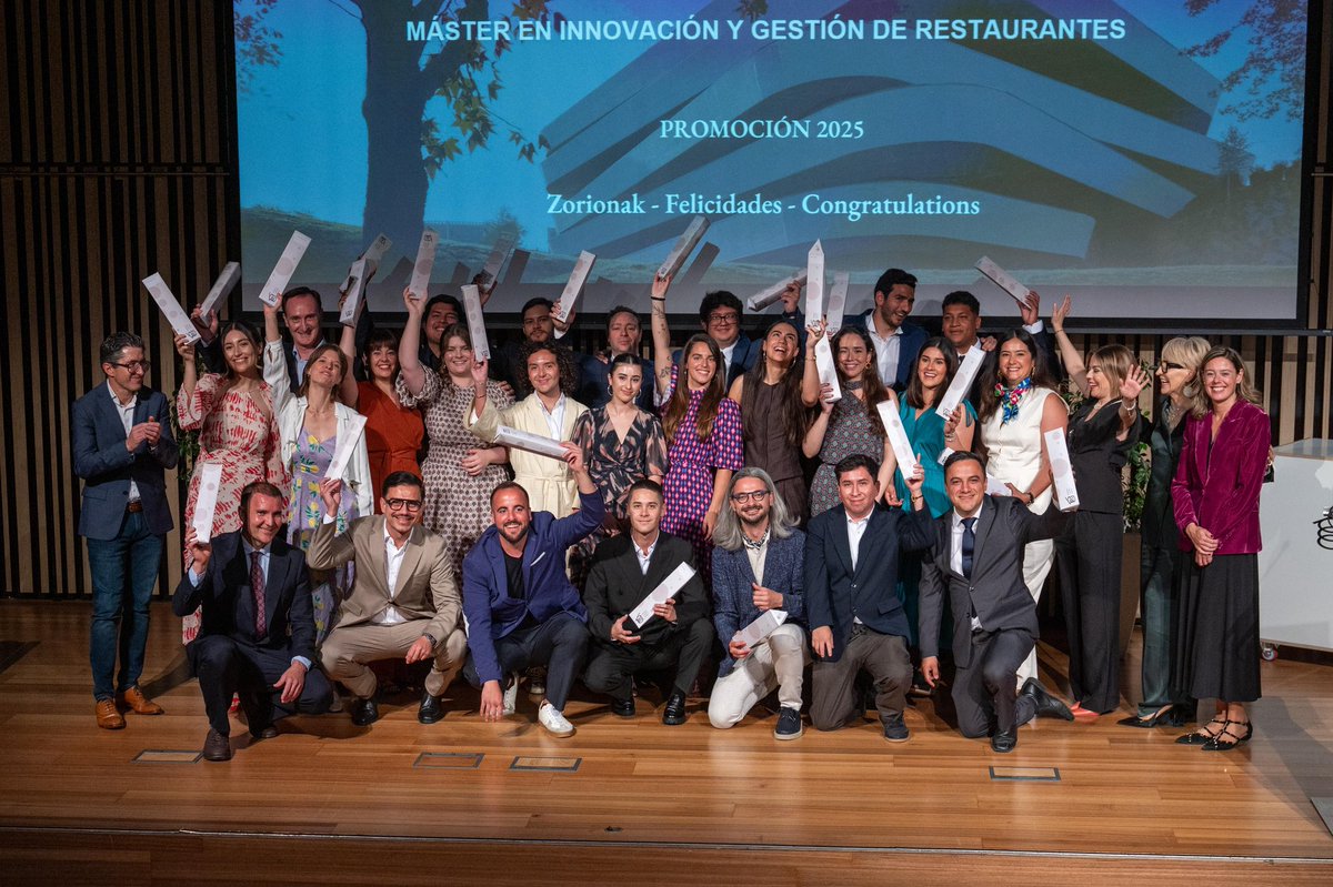 bculinary's tweet image. 🎓 Día de emociones en BCC!  🍾Celebramos la triple #graduación del alumnado de los másteres en Comunicación Gastronómica, Gestión de Restaurantes y Dirección de F&amp;amp;B. Pasión, talento y mucho futuro por delante. ZORIONAK! 🙌🌟
#másteresBCC #BasqueCulinaryCenter