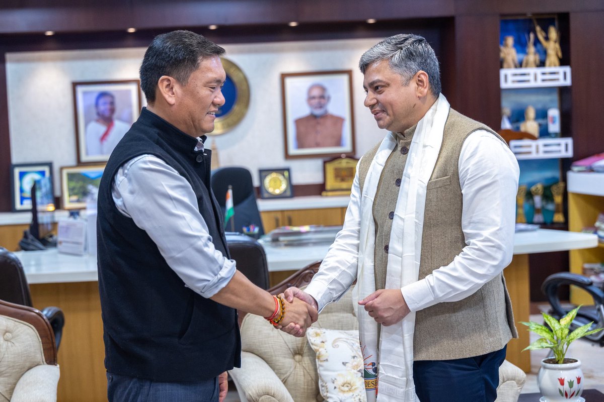 PemaKhanduBJP's tweet photo. It was a pleasure to meet Shri Darade Sharad Bhaskar, IPS, Secretary to the Hon’ble Governor, during his farewell call as he moves on to his next assignment.

His tenure in Arunachal Pradesh has been marked by sincerity, discipline, and quiet efficiency in handling key responsibilities at Raj Bhavan. His support in ensuring smooth coordination and protocol was truly commendable.

Wishing him great success and new milestones in the next chapter of his career. Arunachal remains grateful for his service.

@GovParnaik