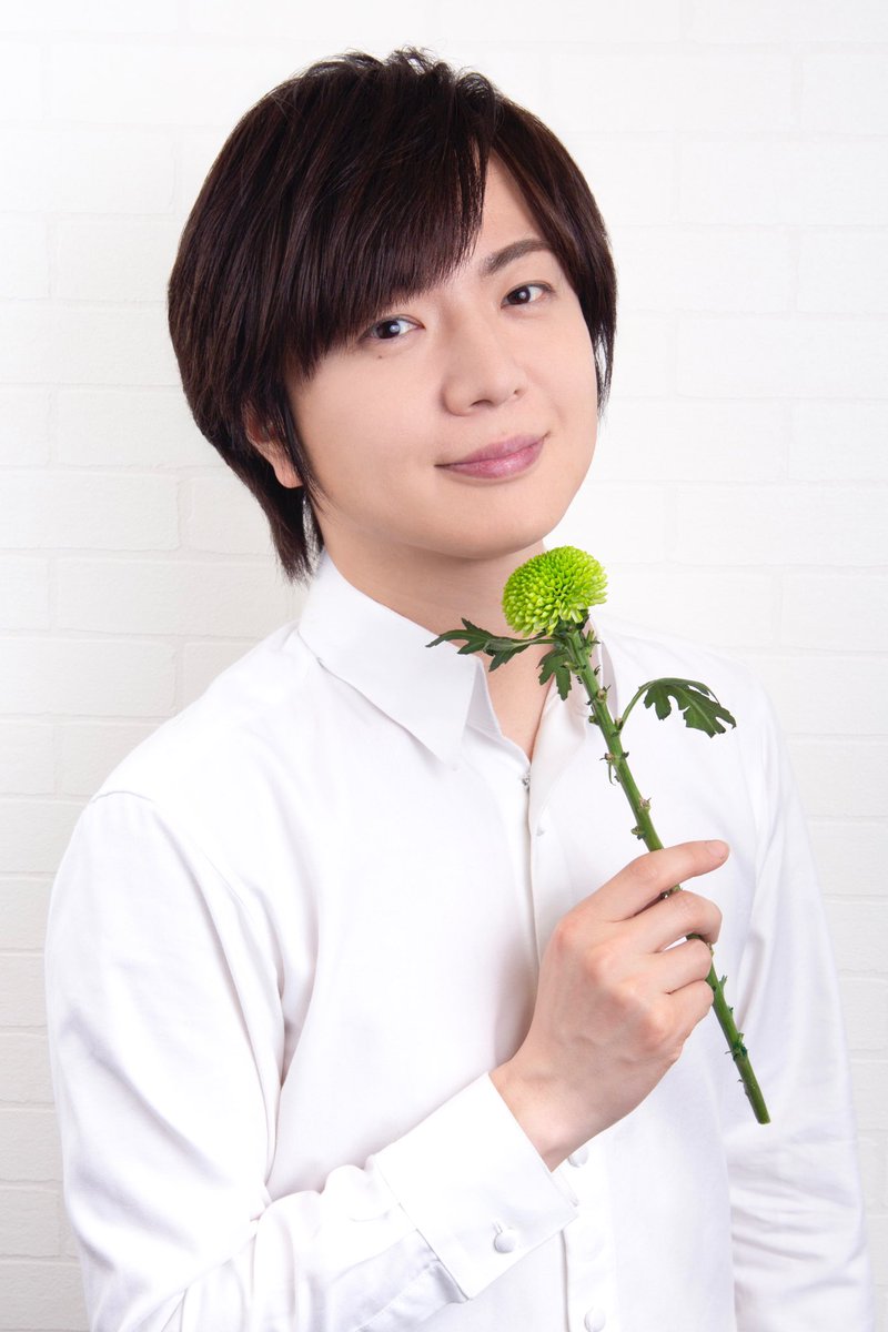 takeshima_staff's tweet photo. "ピンポンマム"

　花言葉は

「清らかな恋」

バラダンの皆さんと明後日
の京都劇場のリハーサルを♪
バラダンの演奏は美しく
優雅で豊かに気持ちになります。
最高にロマンティックな世界を
お届けします！
今日も１日お疲れ様でした。
#ひろネット #絆 #花 #花言葉 #花便り #まる◯1 #ピンポンマム https://t.co/0M7PE49tby