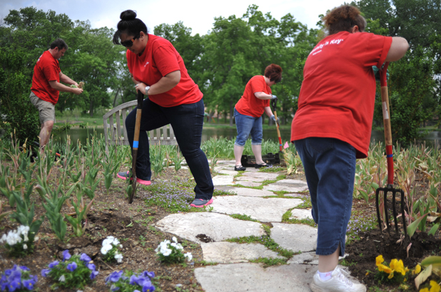 George Elliston once said, "How beautiful a day can be when kindness touches it". Want to make a difference in Elkhart? Volunteer here! ➡️ loom.ly/spZZNGg ❤️

#Wellfield #wellcrafted #INElkhartCO #growingcommunity #volunteer #nonprofit #community #charity #dogood