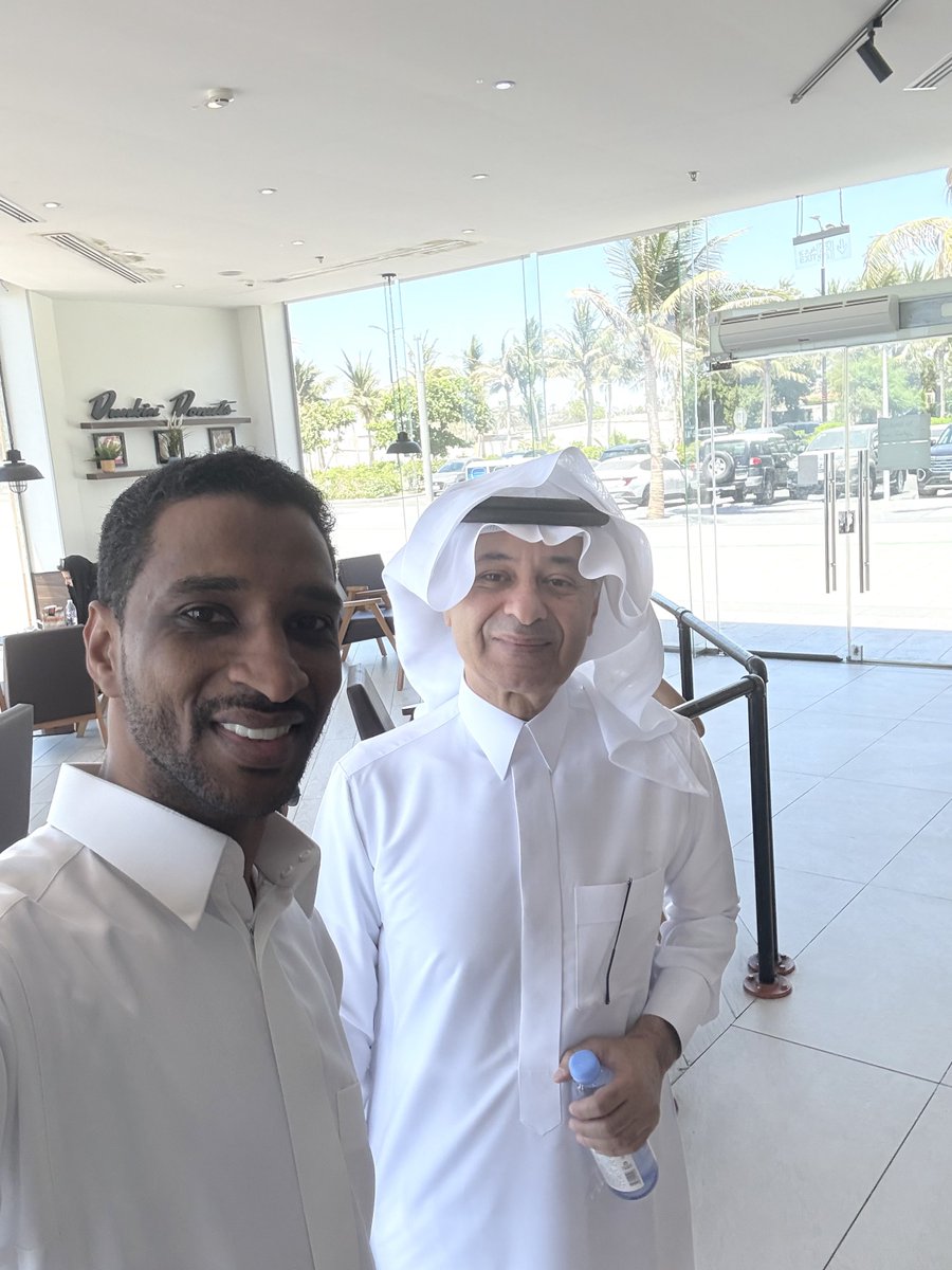 من اللقاءات اللي تخلّي الواحد يفكر كثير بعد ما تنتهي
اللواء بسام عطية " مستشار رئاسة أمن الدولة " ، رجل مختلف فعلاً. رب صدفة خير من ألف ميعاد 🙏🏻