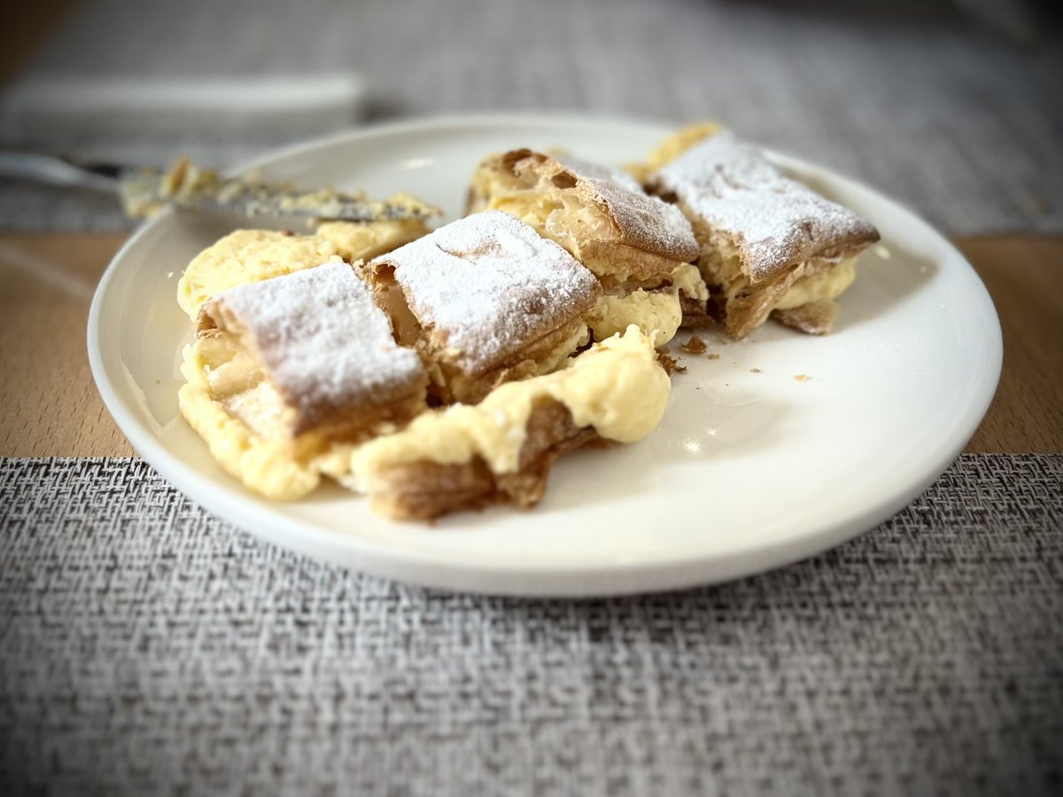 mitiagloria's tweet photo. Uffff! #test #ok #Milhojas #crema #Repostería #textura #millefeuille #vainille  #cream #cielo https://t.co/IMRVqmkXEB